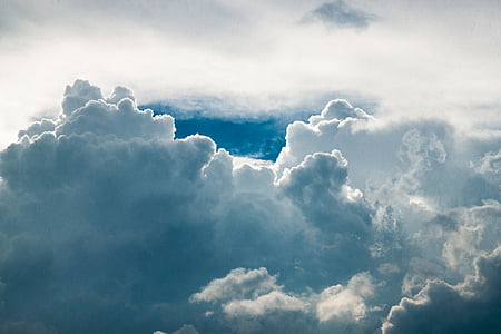 cumulus clouds under blue sky thumbnail