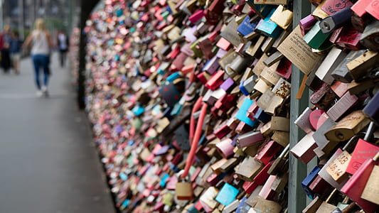 Paris Love Lock Bridge thumbnail