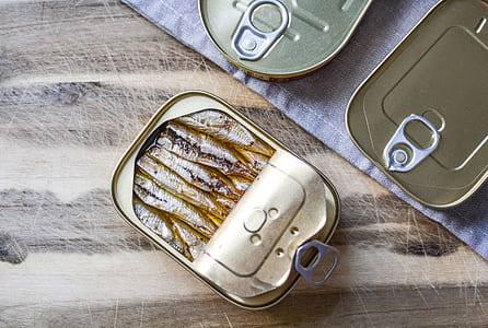 opened canned sardines thumbnail