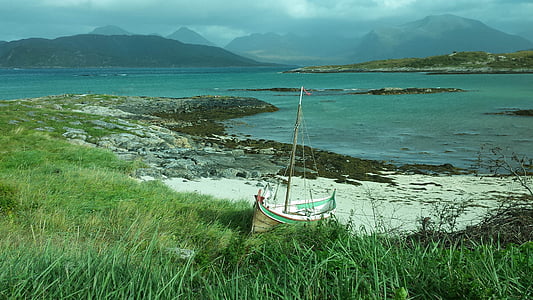 boat on shore thumbnail