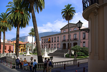 Plaza del Ayuntamiento in La Orotava, Spain thumbnail