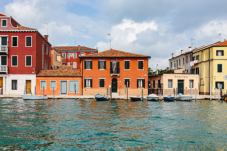 The beautiful and colorful Murano Island, Italy thumbnail