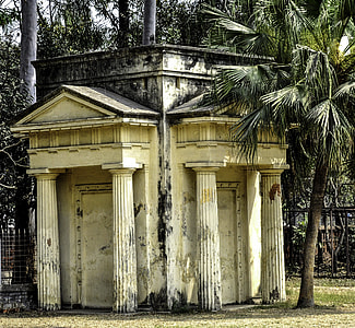 19th century Greek mausoleum at the University of Dhaka thumbnail