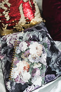 Violet 2018 Day Planner thumbnail