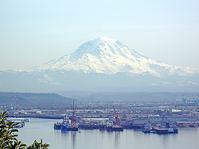 View from Brown's Point of Mt. Rainier and the Port of Tacoma, Washington thumbnail