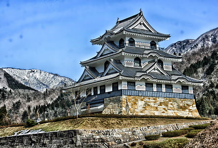 gray and white 3-storey pagoda thumbnail