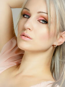 woman wearing pink scoop-neck shirt thumbnail