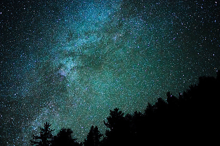 Long exposure shot of the stars in the night sky thumbnail