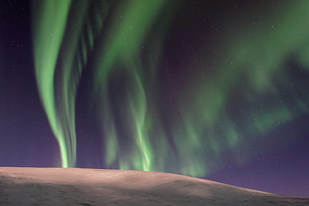 Aurora borealis at night thumbnail