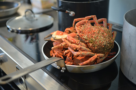 crab dish on skillet thumbnail