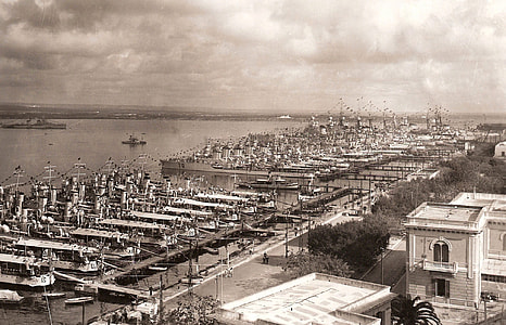 Taranto naval base in the 1930s in Italy thumbnail