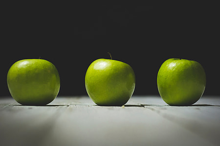three green apples thumbnail