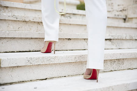 woman standing on stairs thumbnail