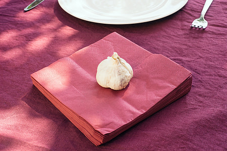 Garlic on napkins thumbnail