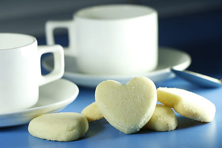 heart pastry beside mugs thumbnail