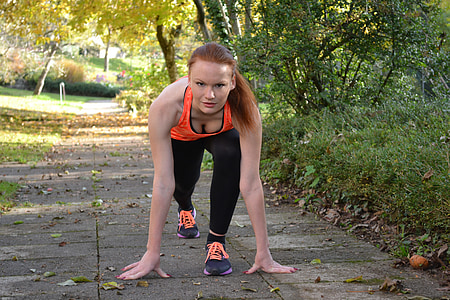 woman in sprint position thumbnail