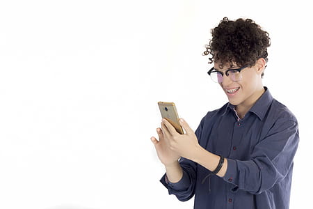 man facing smartphone while smiling thumbnail