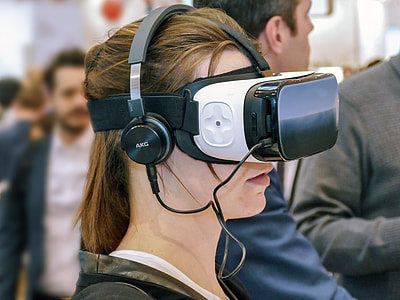 woman using VR headset thumbnail