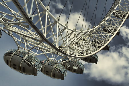 Ferris Wheel during Daytime thumbnail