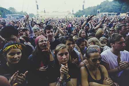 photo of crowd of people thumbnail