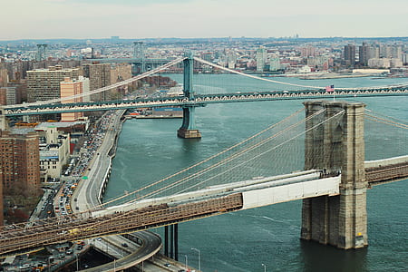 bird's-eye view of Brooklyn Bridge thumbnail