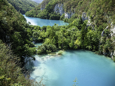 Turquoise-colored lakes at Plitvice Lakes National Park, Croatia thumbnail