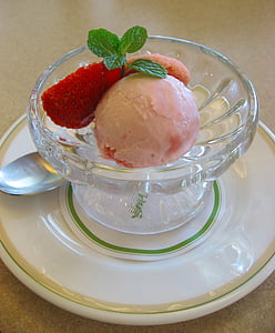 Strawberry ice cream thumbnail