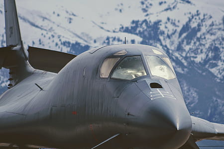 black jetplane photo thumbnail