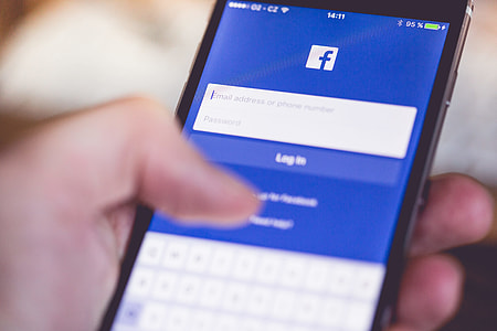 Facebook App Login Splash Screen on iPhone thumbnail
