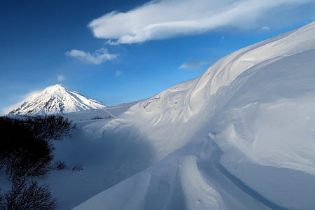 mountains covered with snow thumbnail