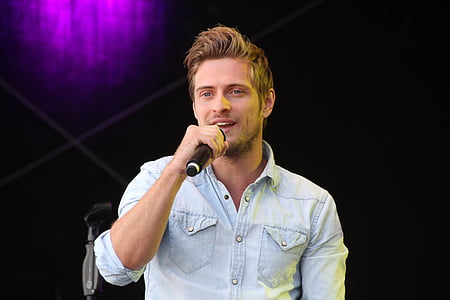 man holding dynamic microphone thumbnail