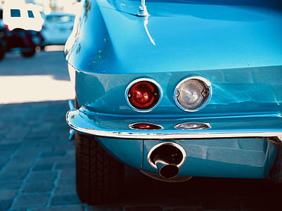 blue car tail light thumbnail