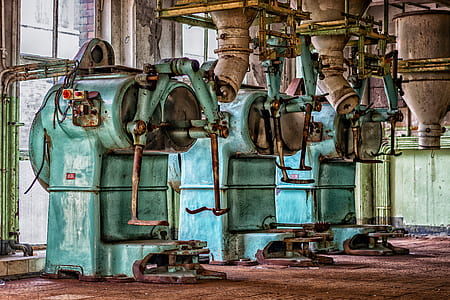 green and gray machine thumbnail