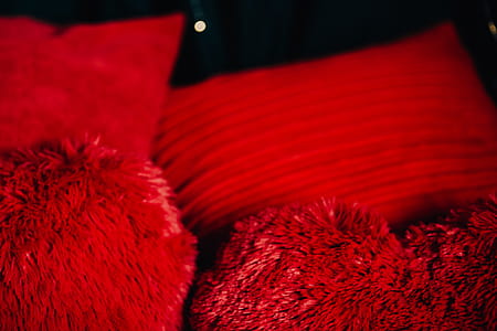 Details of romantic red bedding thumbnail