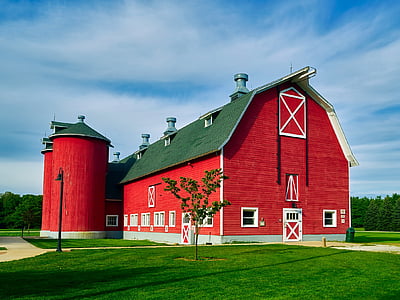 red wooden farm house thumbnail