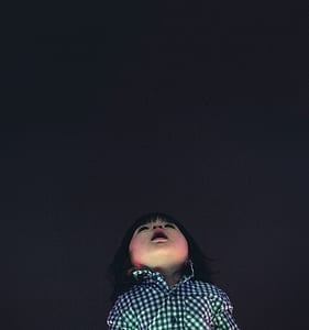 toddler looking up thumbnail
