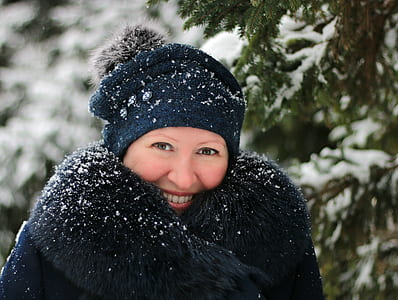woman in snow clothes thumbnail