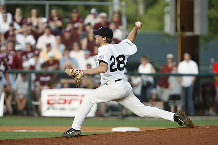 man throwing baseball thumbnail