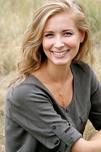 Pretty Young Women Smiling  thumbnail
