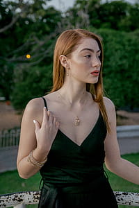 Woman Looking Sideways thumbnail