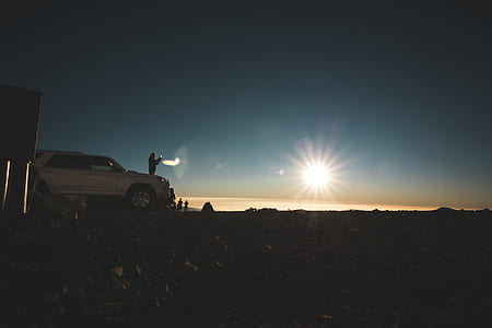 white SUV thumbnail