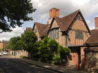 brown concrete house during daytime thumbnail