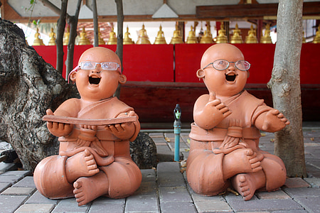 two baby statues thumbnail