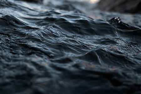 body of water waves thumbnail