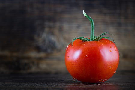 close-up photo of tomato with water droplets thumbnail