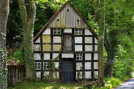white painted house thumbnail