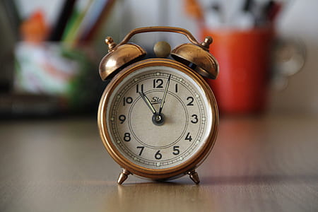 twin bell alarm clock 11:02 thumbnail