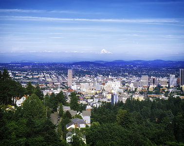 Ctiyscape view of Portland, Oregon with mountain in back thumbnail