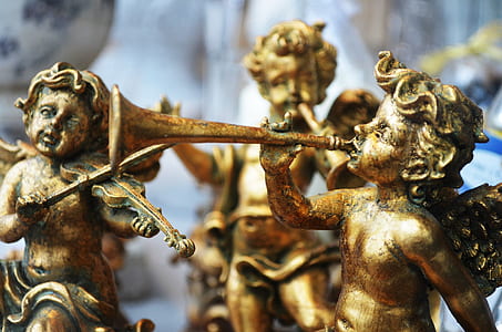 angels playing trumpet gold-colored figurines thumbnail