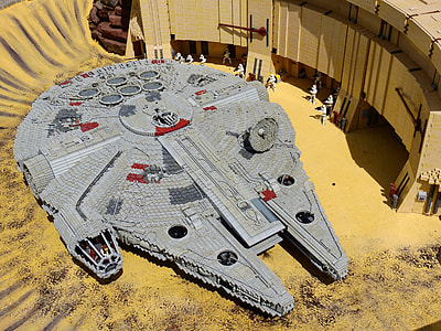 Star Wars Millennium Falcon toy thumbnail